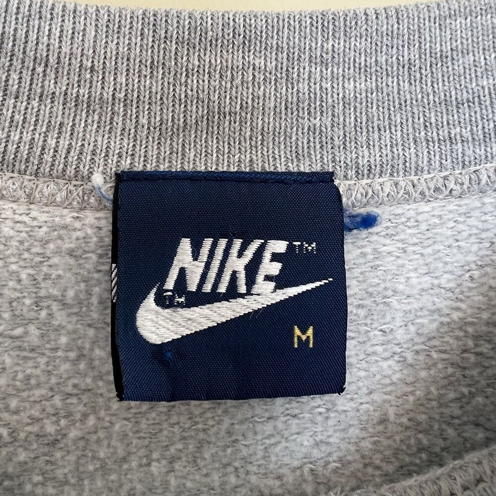 Nike Long Sleeve Men’s Sweat V Neck Size M Gray Pockets Crew Neck Active wear - Picture 2 of 6